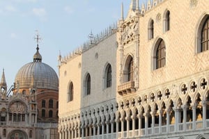 Venetië Essentieel: Dogepaleis en gondel, optioneel basiliek