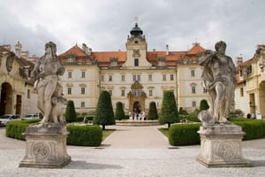 Vanuit Wenen en Bratislava: Moravië: Kasteel en park Lednice