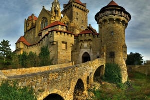 Vienna: Day Trip - Castles around Vienna + underground lake