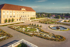Vienna: Schloss Hof Palace Guided Tour with Transfers
