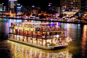 Da Nang: Nang Da Nang: Han-joen yölaivamatka show'n kanssa viikonloppuisin