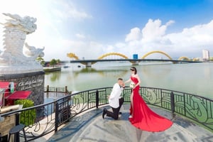 Da Nang: nocna wycieczka uliczna z pokazem Smoczego Mostu