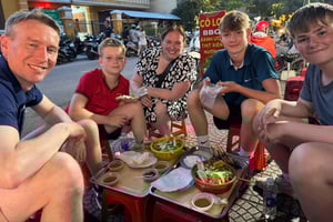 Come como un local: tour gastronómico nocturno por Hoi An