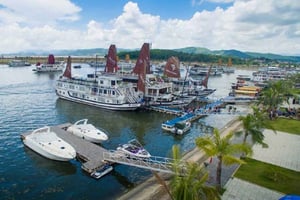 Ha Long Bay: 2-Day Cruise with La Regina Legend