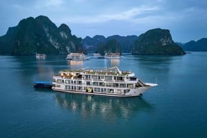 Ha Long Bay: Lyxkryssning 2-dagars med alla aktiviteter och guide