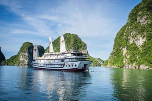 Depuis Hanoï : croisière de luxe de 2 jours dans la baie de Bai Tu Long avec jacuzzi