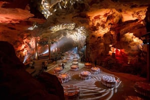 Grotte Halong Dragon Pearl : spectacle artistique et dîner
