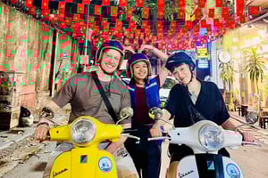 Hanoi efter mörkrets inbrott: Vespa-tur med street food och nattliv