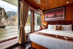 Hanoi: Cozy Halong Bay Overnight Cruise with Meals
