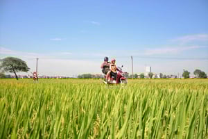 Hanoi: całodniowa wycieczka motocyklowa: Bat Trang i Co Loa z kobietami