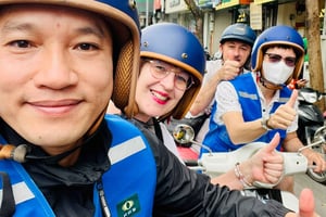 Полудневный тур на скутере Vespa по окрестностям Ханоя и историческая цитадель Колоа