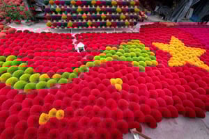 Hanoi: Lacquerware & Votive Paper Villages Or Incense & Hat