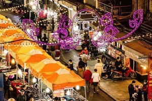 Hanoi: tour a pie nocturno por el casco antiguo con guía local.