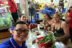 Ho Chi Minh City: Guided Food Tour by Scooter