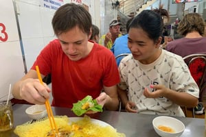 HO CHI MINH CITY: SUNSET AND FOOD TOUR BY MOTORBIKE 4 HOURS