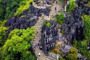 Au départ de Ninh Binh : Hoa Lu, Bai Dinh, Trang An, et visite de la grotte de Mua