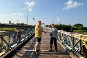 Hue: DMZ Tour de medio día en coche privado a los Túneles de Vinh Moc