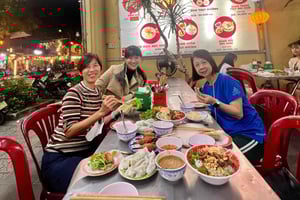 Färg: Nattliga gatukosttur med cykel och lokalguide