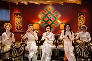 Hue: crucero por el río Perfume con almuerzo y narración