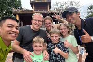 Hue : visite privée des tombeaux royaux avec les 3 plus beaux tombeaux et la pagode