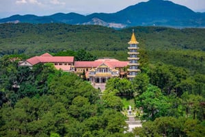 Hue: monasterio de Thien An, lago Thuy Tien, tour por Thuy Bieu