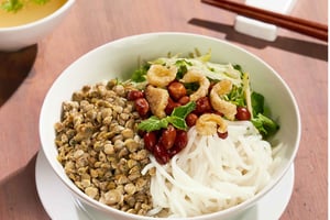 Tour gastronómico de mota em Hue com presentes locais