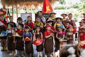 Nha Trang: Workshop i målning av koniska hattar