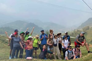 サパ：若い旅行者向けガイド付きトレッキングツアー（昼食付き）