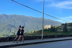 Sapa: motortocht bij zonsopgang met uitzicht op de Fansipan-berg