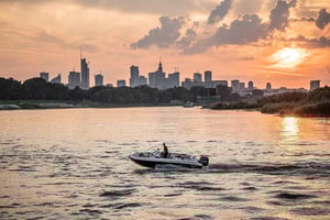 Warsaw: Sunset Vistula Cruise - 80s Vibes, Music & Prosecco