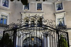 Wieczorna wycieczka piesza po rezydencjach Dupont z epoki pozłacanego wieku