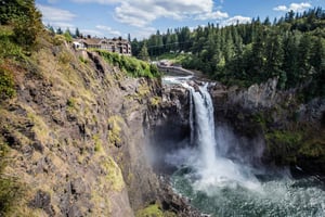 シアトル発：スノコルミー滝とウッディンビルのワインテイスティング