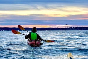 Excursion en kayak au coucher du soleil : Fort Flagler, Washington