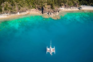 Airlie Beach: Passeio de 2 dias com snorkel e vela nas Ilhas Whitsunday