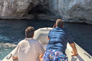 Водная прогулка по побережью Амальфи в небольшой группе с напитками и сэндвичами