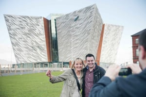 Belfast: Giant's Causeway Tour with Titanic Experience Entry