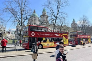 Belfast: passeio de autocarro hop-on hop-off com guias ao vivo