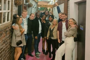 Belfast: Pub Crawl and Bar Walking Tour with Two Drinks