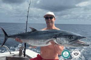 Cairns: Excursión de pesca en la Gran Barrera de Coral con almuerzo incluido