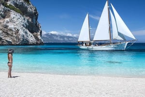 Cala Gonone: Golf von Orosei Tour mit einem Vintage-Segelboot