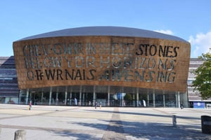 Cardiff Day Tour from London with Local Guide (Visit Wales)