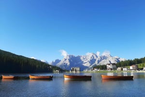 Dolomitas: Experiência num barco vintage de madeira no Lago Misurina