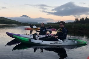 Donegal: Kajakutflykt i solnedgången på Dunlewey Lake