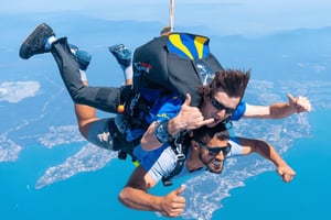 Vanuit Sydney: Tandemsprong boven Newcastle Beach