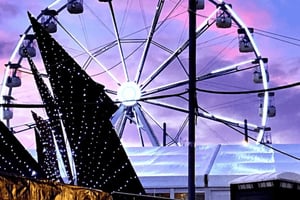 ゴールウェイ：クリスマスマーケットと市内の見どころを巡るウォーキングツアー