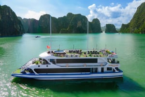 ハロン湾ラグジュアリークルーズ（カヤック、水泳、ビュッフェ式ランチ付き）