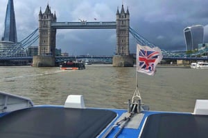 Lontoo: opastettu kävelykierros kaupungissa ja Thames-jokiristeily