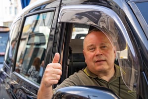 London: Explore Iconic Landmarks in a Classic Black Cab Tour