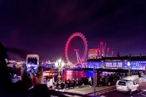 Londres : visite nocturne en bus à toit ouvert avec guide en direct