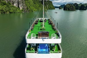 Croisière de luxe 5 étoiles avec jacuzzi, kayak et bateau à moteur